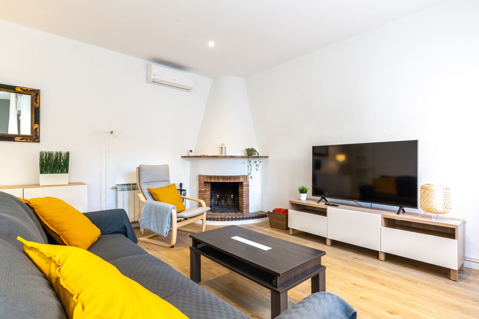 Sala d'estar de Àtic de lloguer en Esplugues de Llobregat amb Aire condicionat, Calefacció i Terrassa