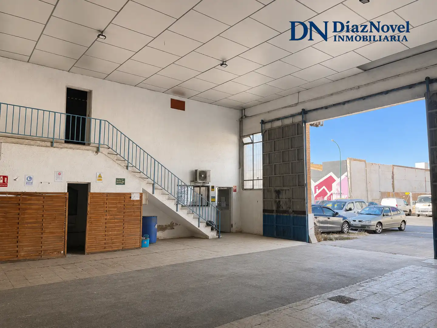 Vista exterior de Nave industrial de alquiler en Málaga con Alarma