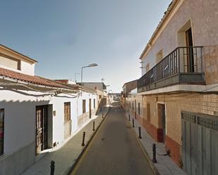 Vista exterior de Casa adosada en venda en Linares amb Terrassa