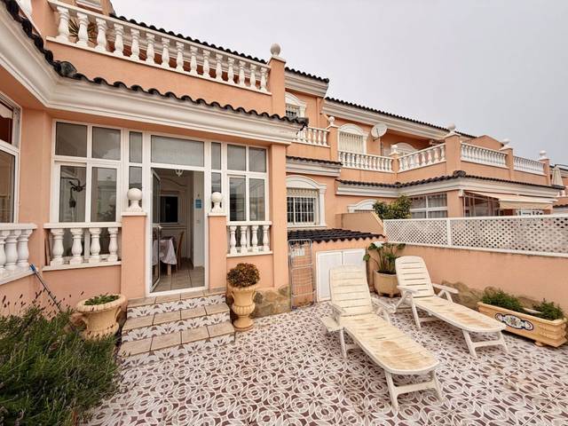 Casa-chalet en Venta en Avenida Carabasi en Novamar - Mediterráneo
