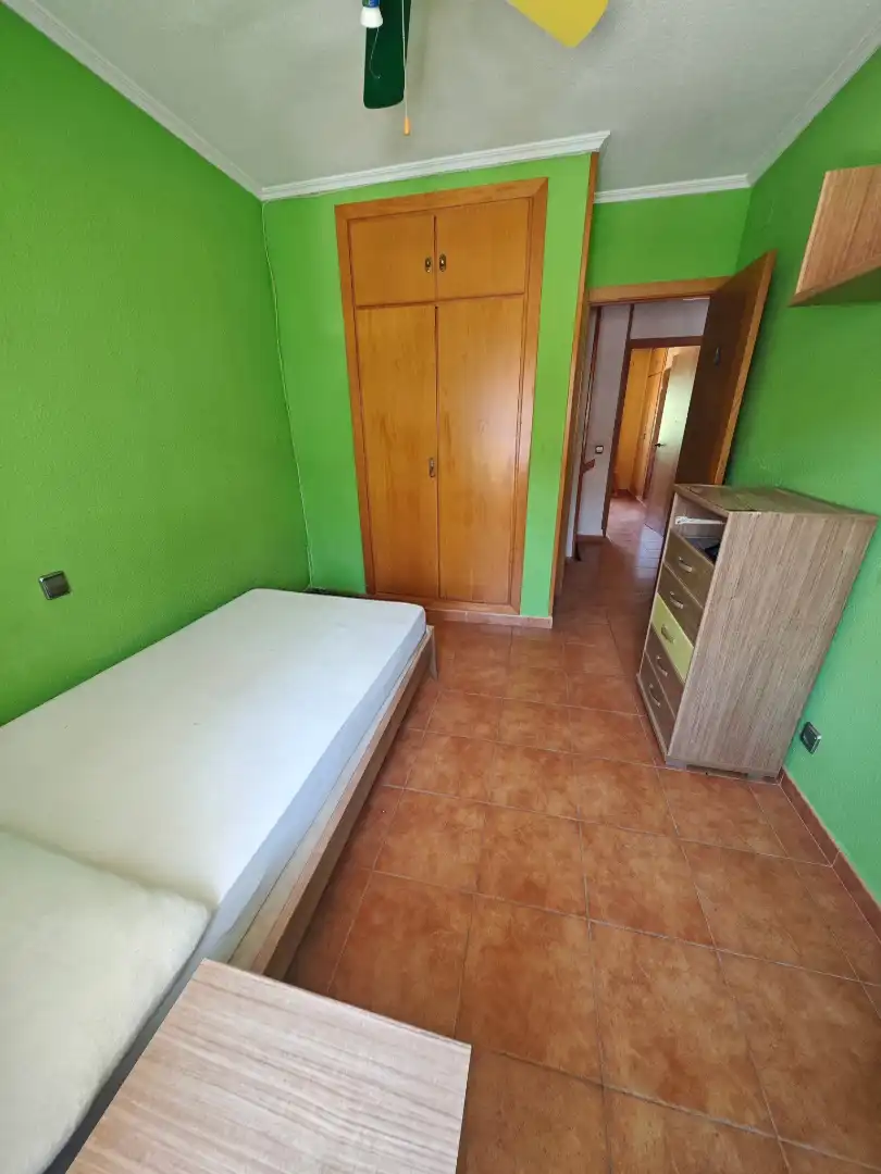 Habitación de Casa adosada en venta en Toledo con Aire acondicionado, Calefacción y Horno