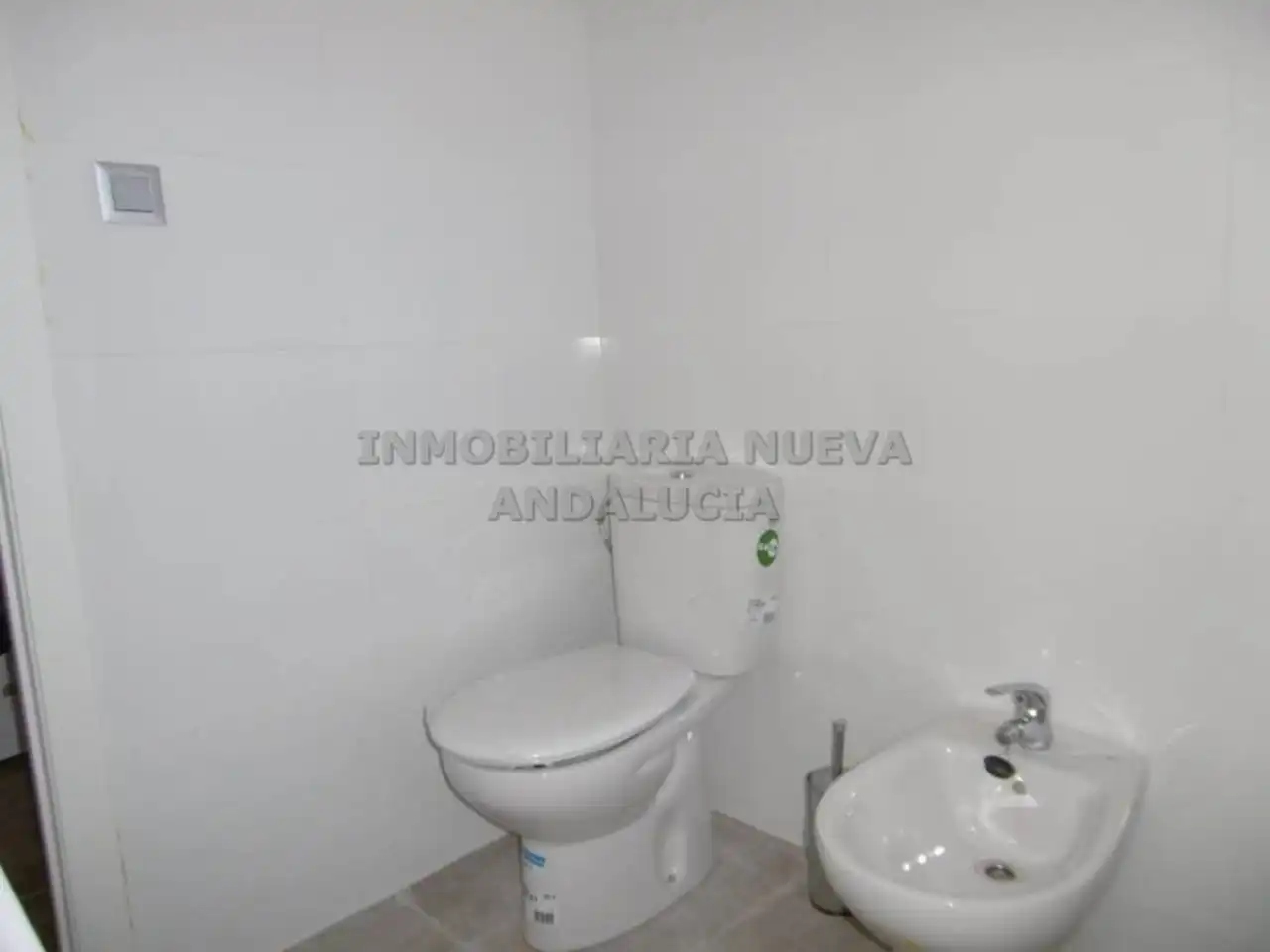 Bany de Pis de lloguer en Almería amb Terrassa i Moblat