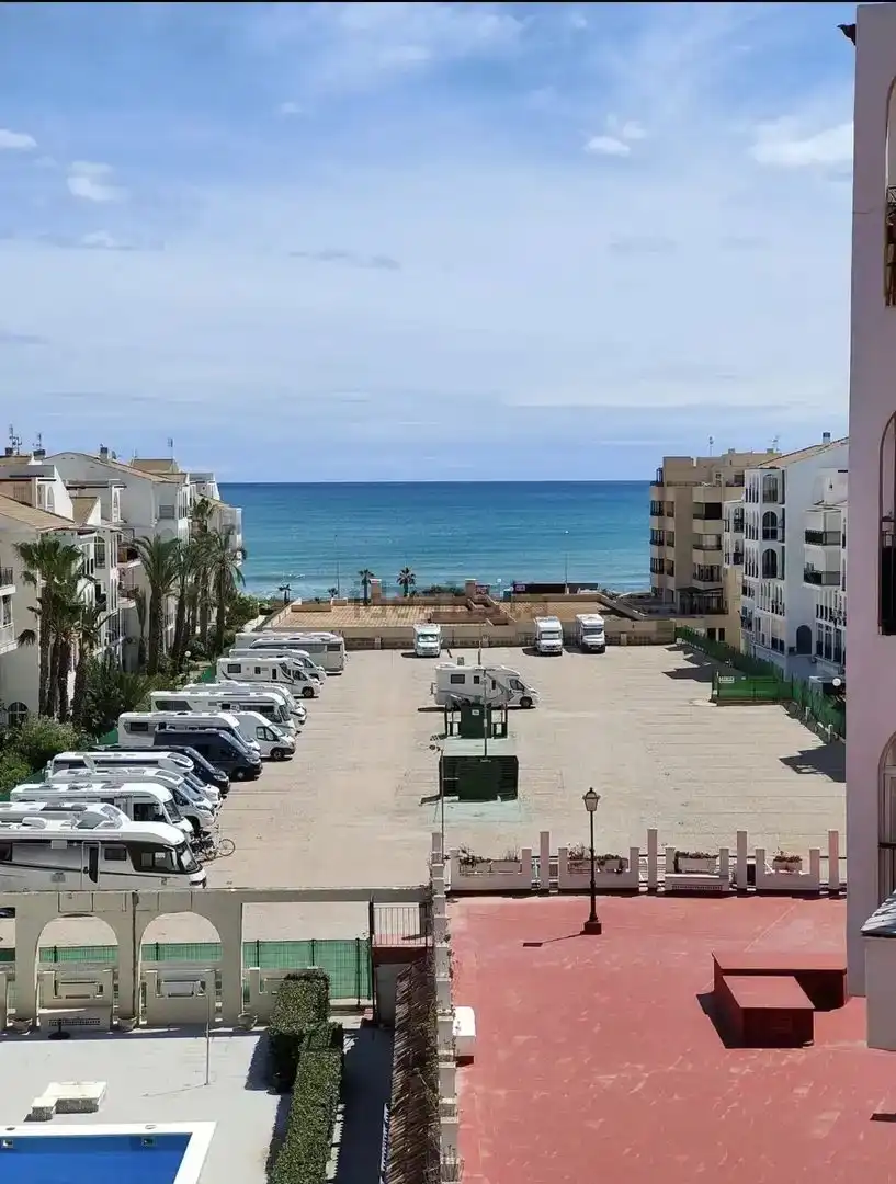 Aparcament de Pis en venda en Torrevieja amb Aire condicionat, Terrassa i Moblat