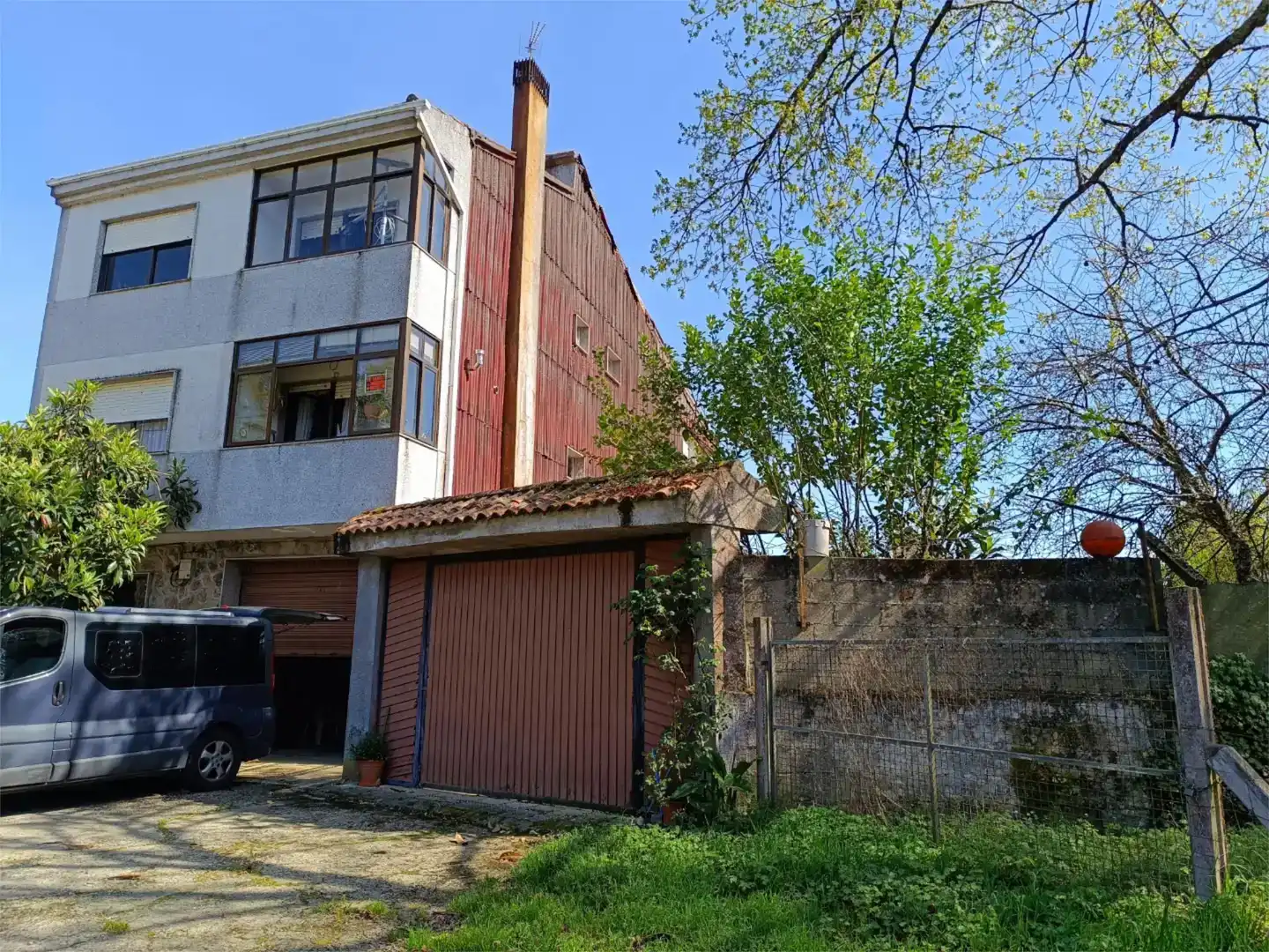 Vista exterior de Casa o xalet en venda en O Carballiño   amb Balcó