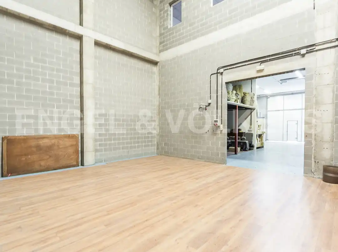 Nau industrial de lloguer en Sant Feliu de Llobregat