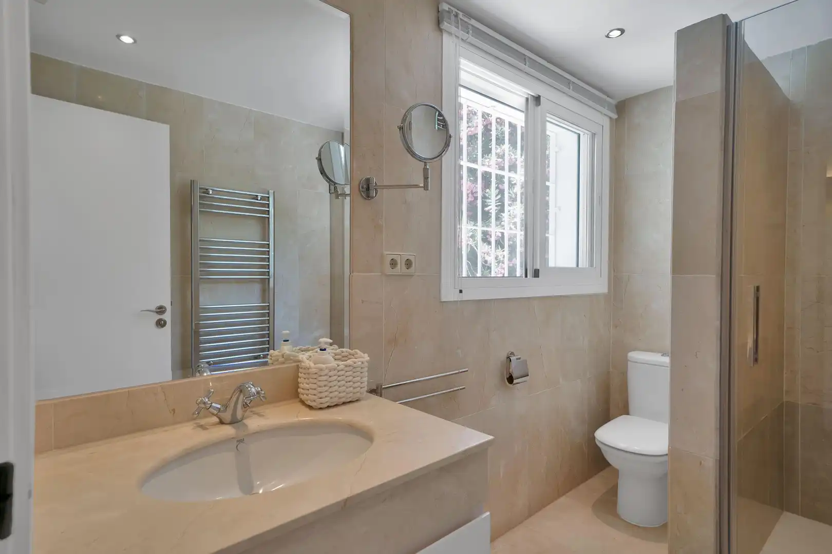 Bathroom of Houses for rent in Estepona  with Air Conditioner, Heating and Private garden