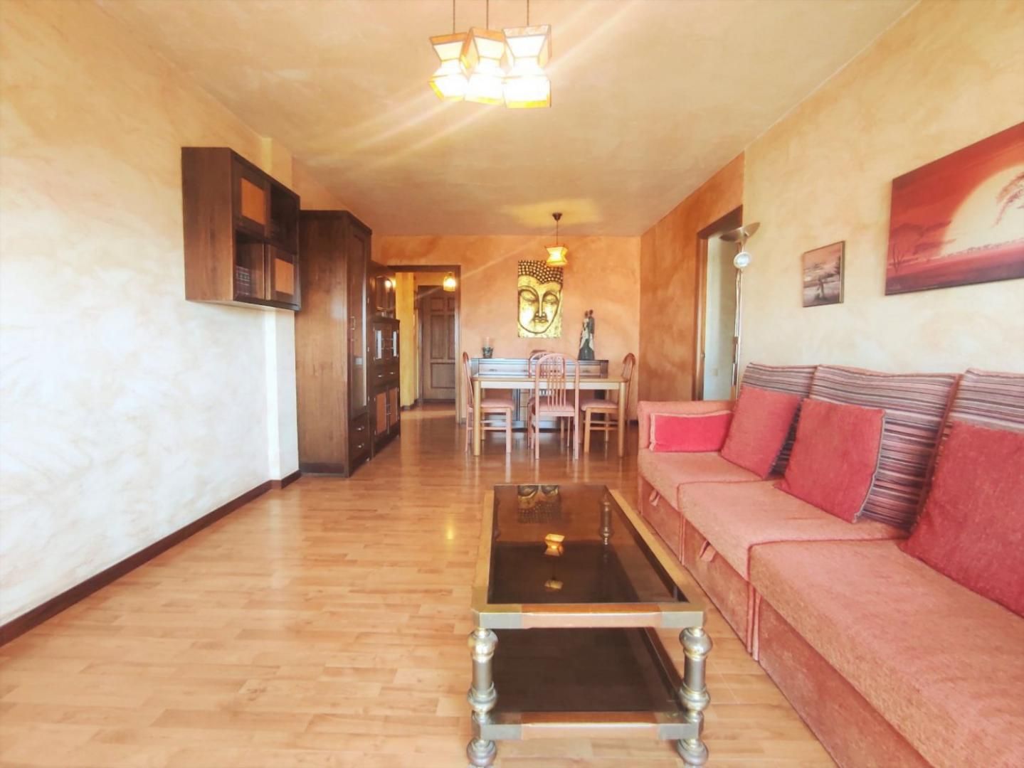 Sala de estar de Piso en venta en Alcalá de Guadaira con Terraza y Piscina
