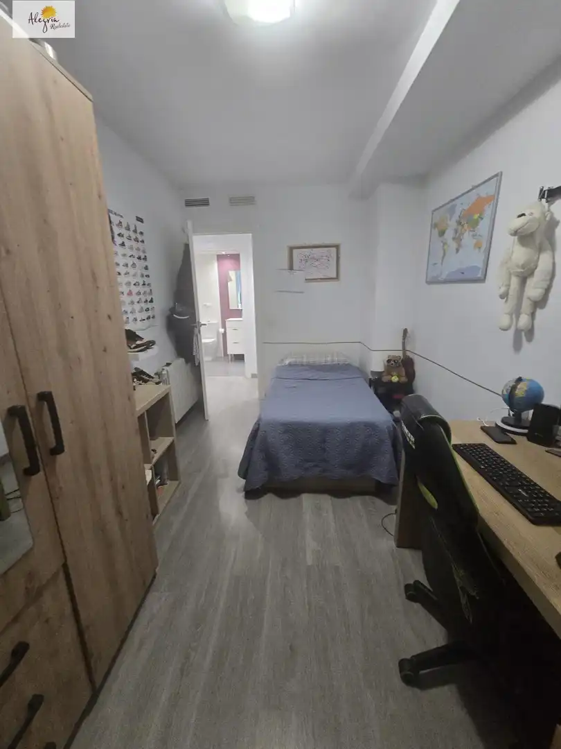 Dormitori de Apartament en venda en Paterna amb Aire condicionat, Traster i Moblat