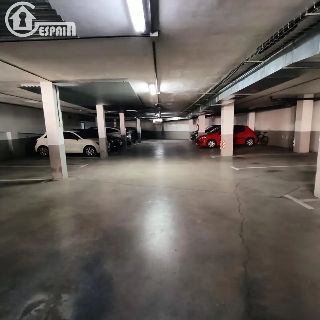 Garage for rent in Calle de los Timbales, 5, Cuatro vientos