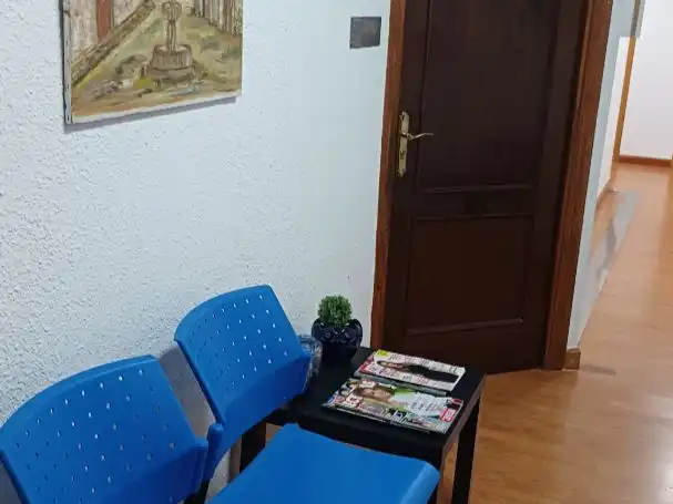 Büro zur Miete in Burgos mit Heizung, Internet und Alarm
