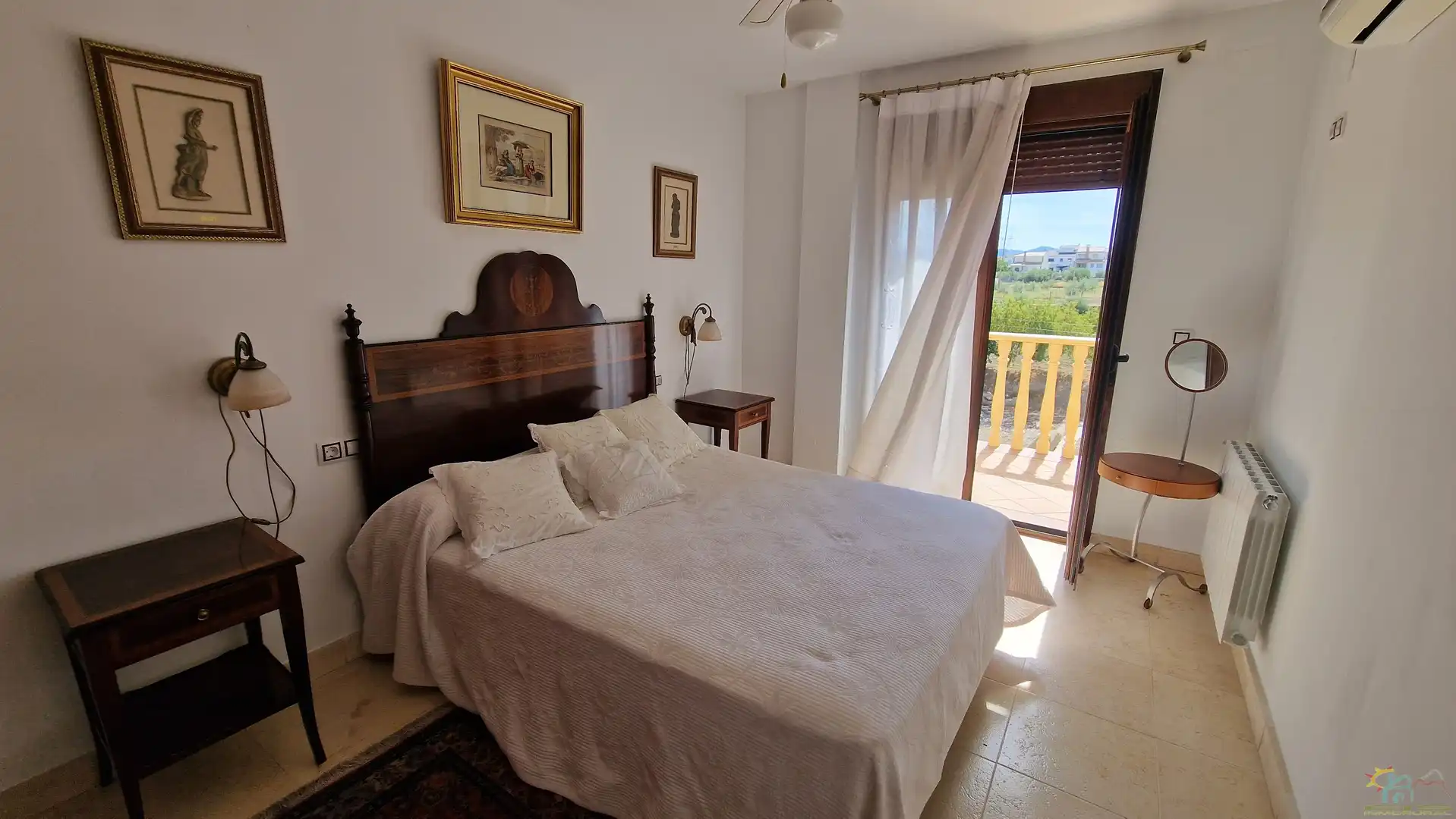 Schlafzimmer von Einfamilien-Reihenhaus zum Verkauf in Diezma mit Klimaanlage, Heizung und Privatgarten