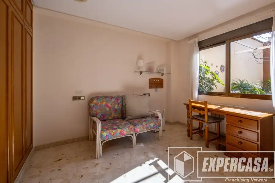 Dormitori de Casa o xalet en venda en Alaquàs amb Aire condicionat, Terrassa i Piscina