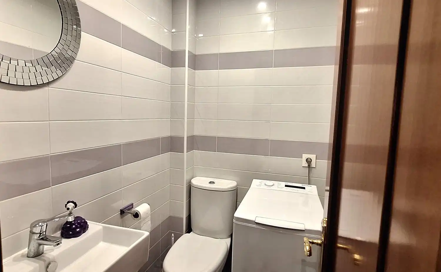 Bathroom of Flat for rent in Gijón   with Heating, Terrace and Swimming Pool