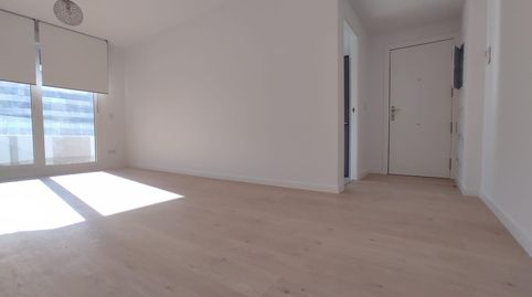 Vivienda de 3 dormitorios en alquiler sin amueblar Entrenucleos, image 2