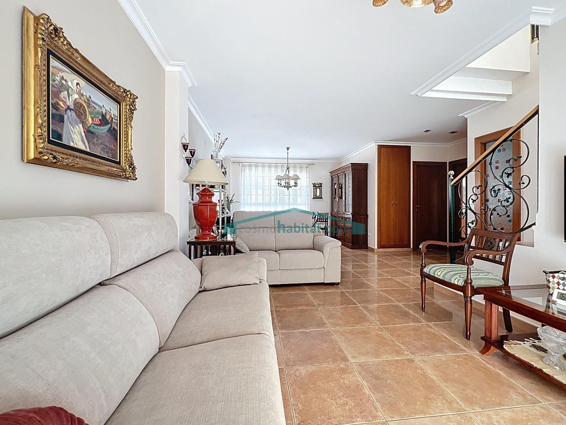 Sala d'estar de Casa adosada en venda en Alboraya amb Aire condicionat, Calefacció i Alarma