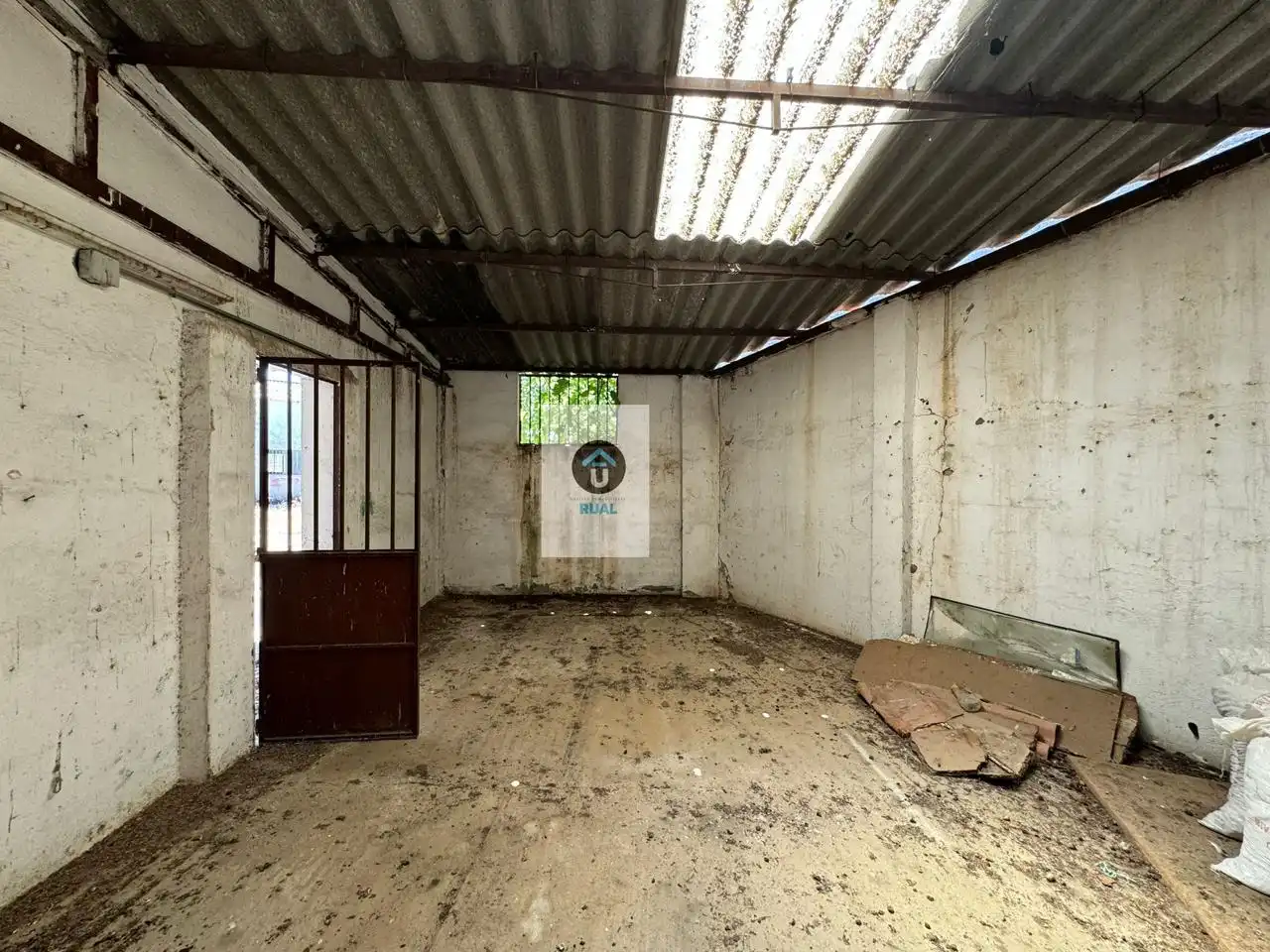 Nave industrial en venta en Belvís de la Jara