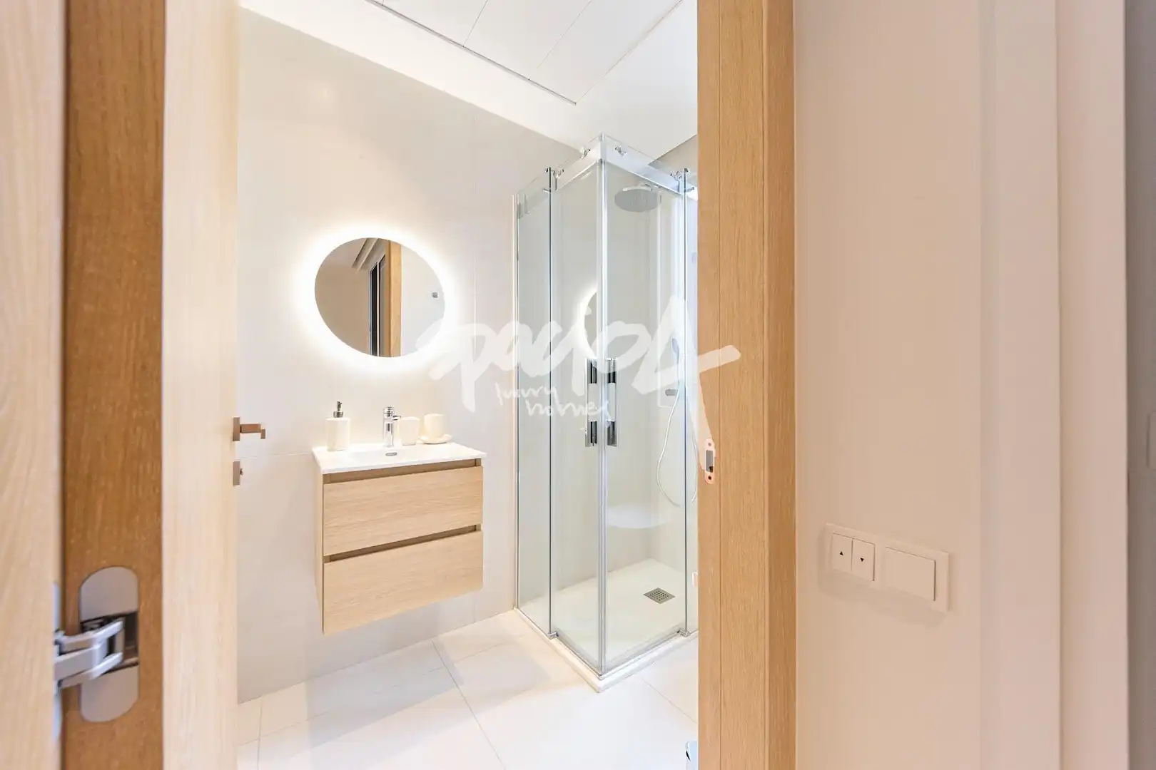 Baño de Ático de alquiler en Pozuelo de Alarcón con Aire acondicionado, Calefacción y Jardín privado