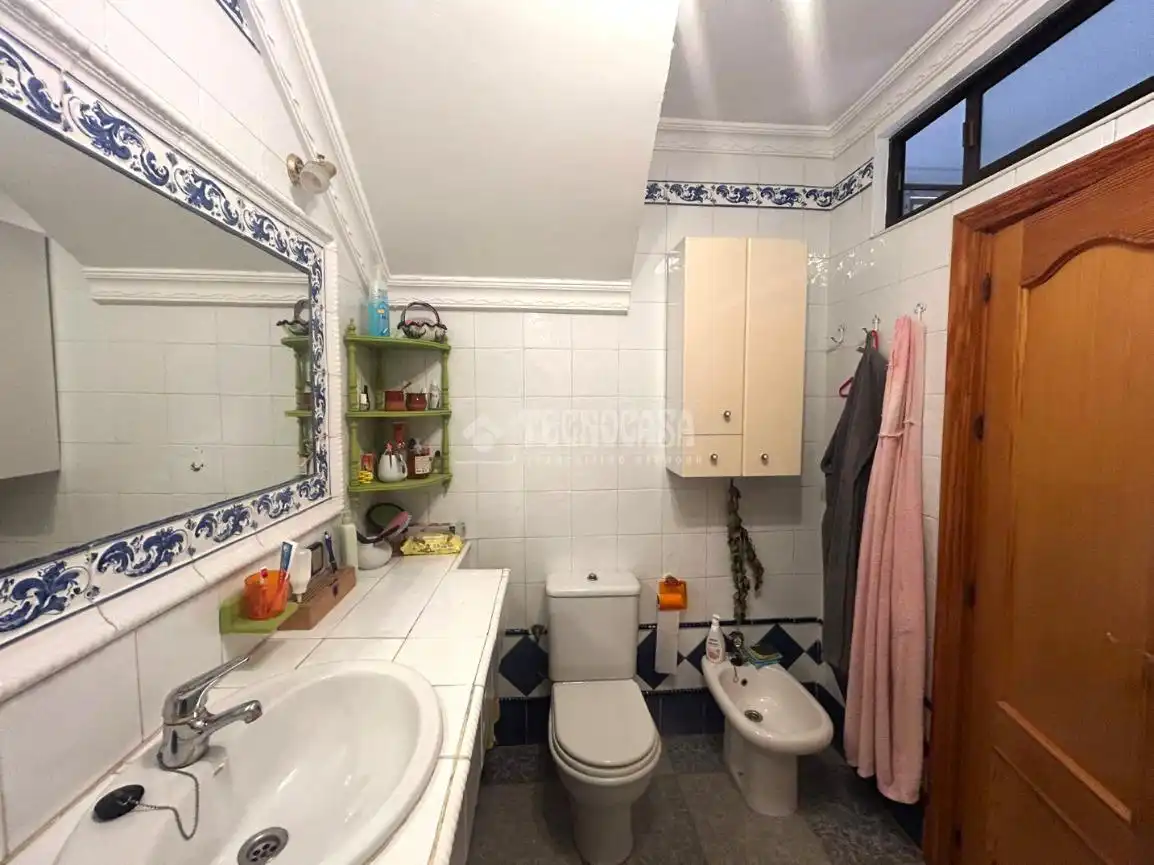Baño de Casa adosada en venta en Huelva con Aire acondicionado