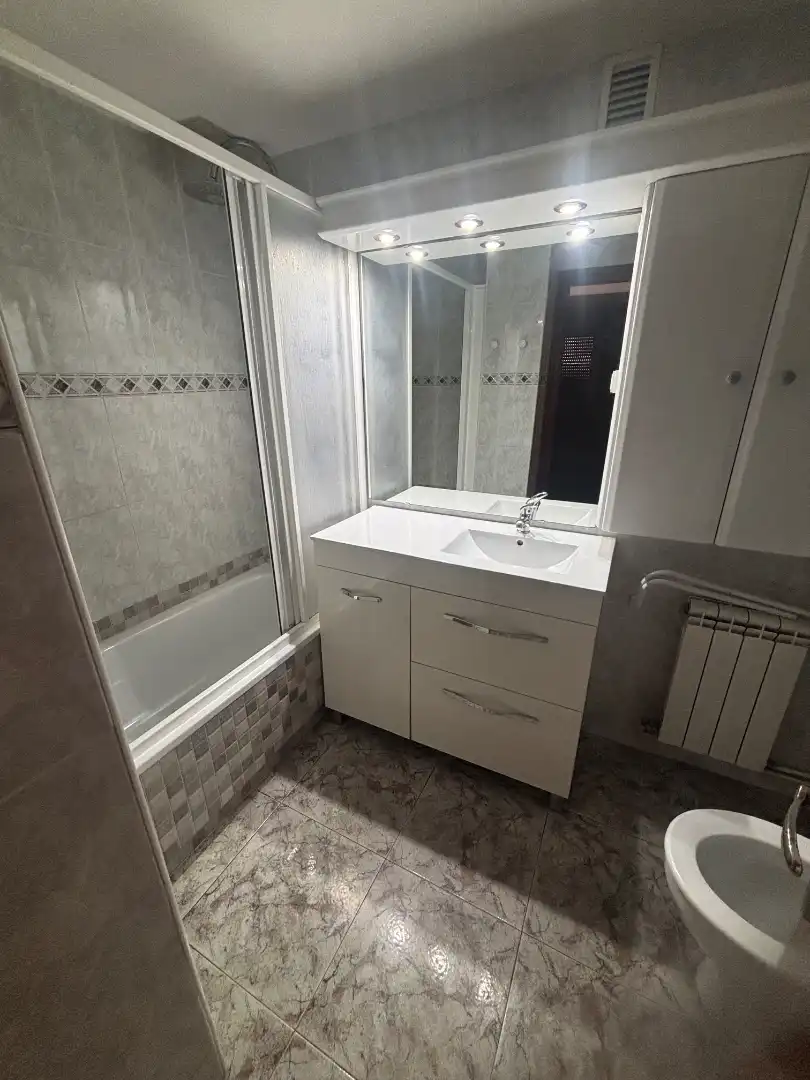 Baño de Piso en venta en Tarragona con Calefacción y Terraza