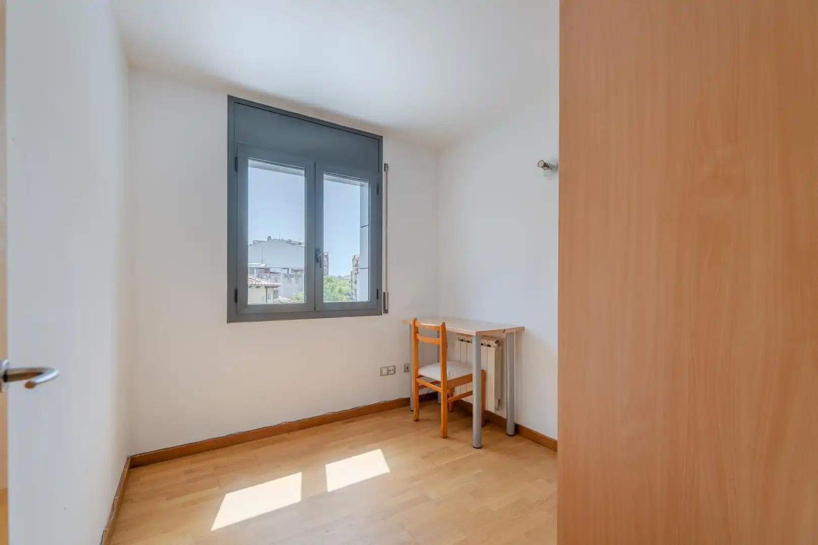Bedroom of Flat for sale in Girona  with Heating and Balcony