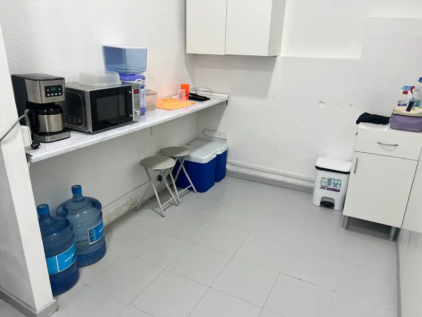 Cocina de Oficina de alquiler en Madrid con Amueblado, Internet y Alarma