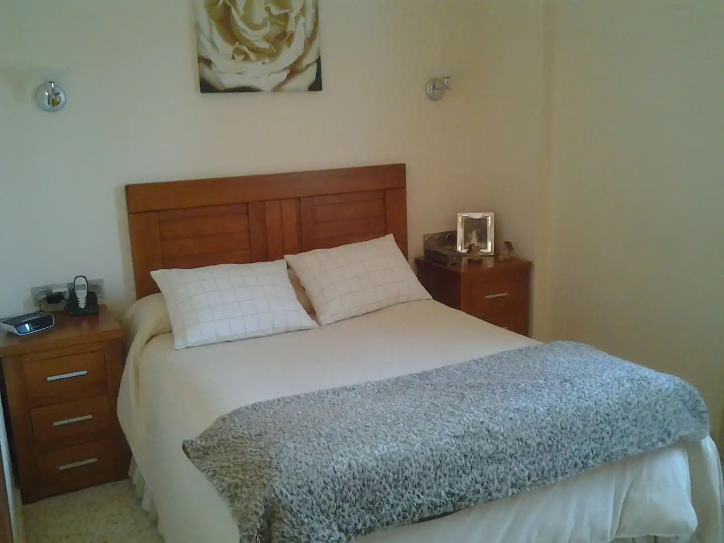 Schlafzimmer von Wohnung zur Miete in Sevilla mit Klimaanlage, Waschmaschine und Mikrowelle