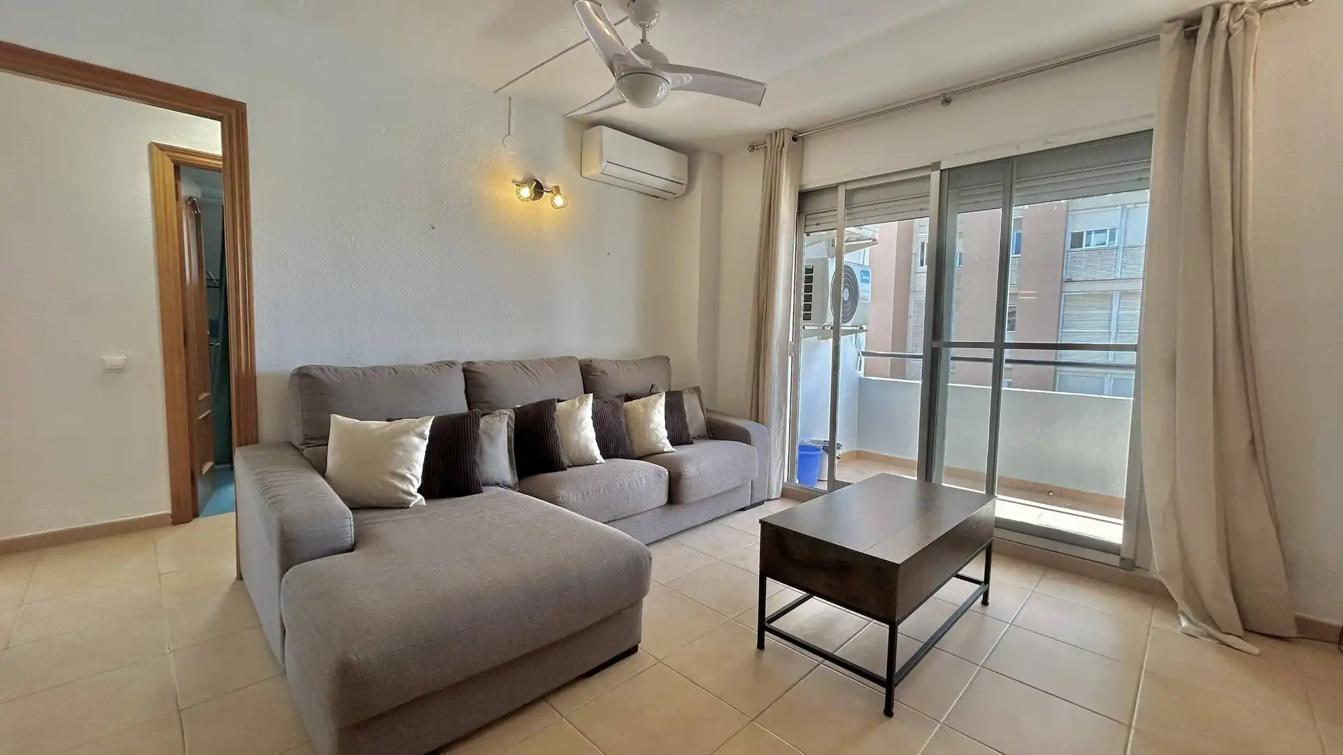 Living room of Apartments for rent in La Pobla de Farnals  with Air Conditioner, Parquet flooring and Terrace