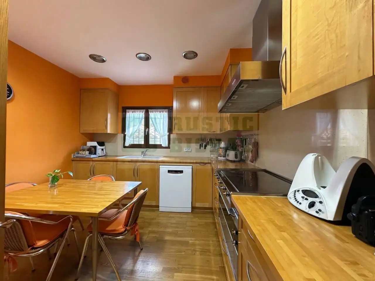 Cuina de Casa o xalet en venda en Forallac amb Aire condicionat, Calefacció i Jardí privat