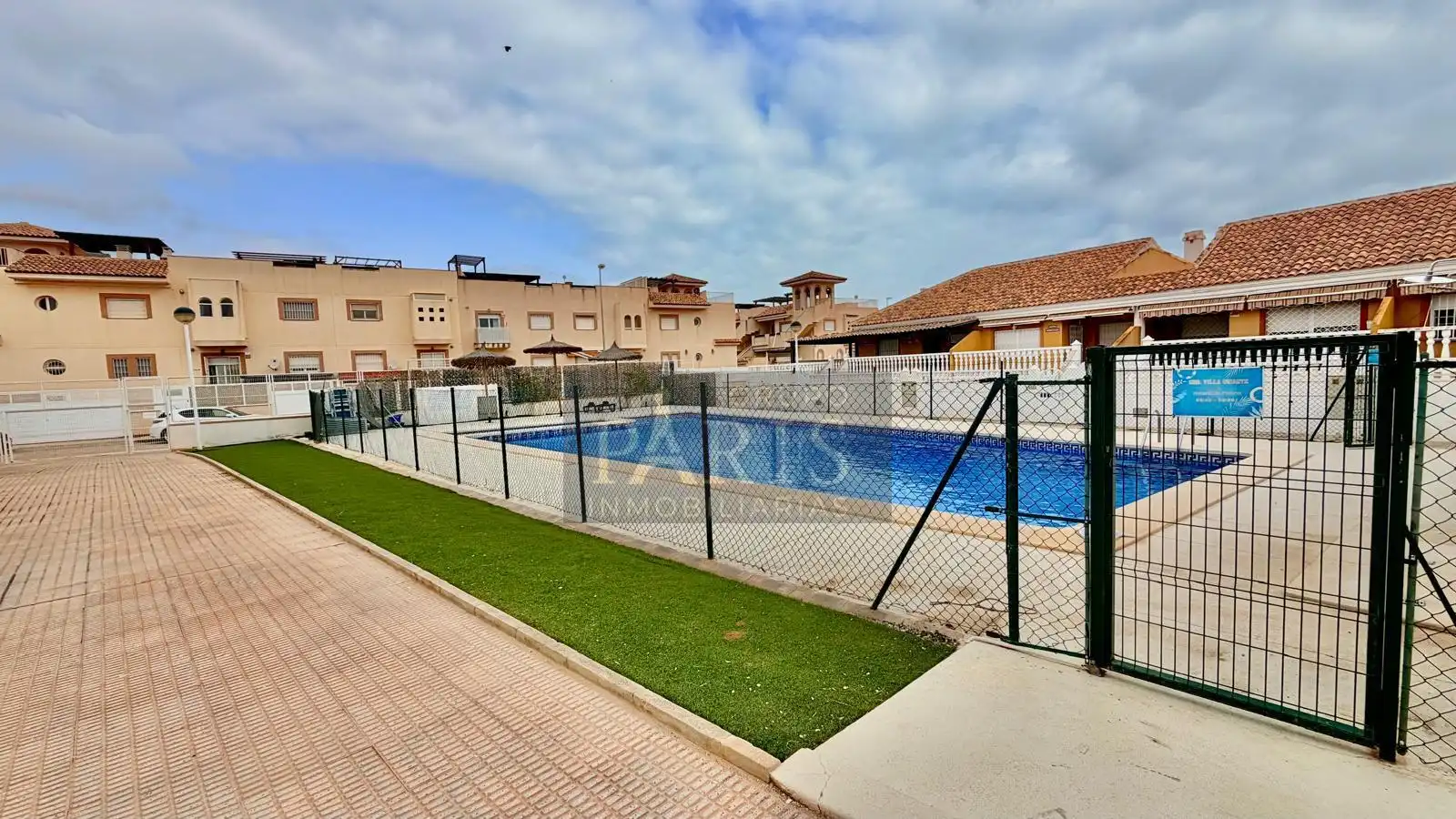 Piscina de Casa o xalet en venda en Cartagena amb Aire condicionat i Piscina comunitària