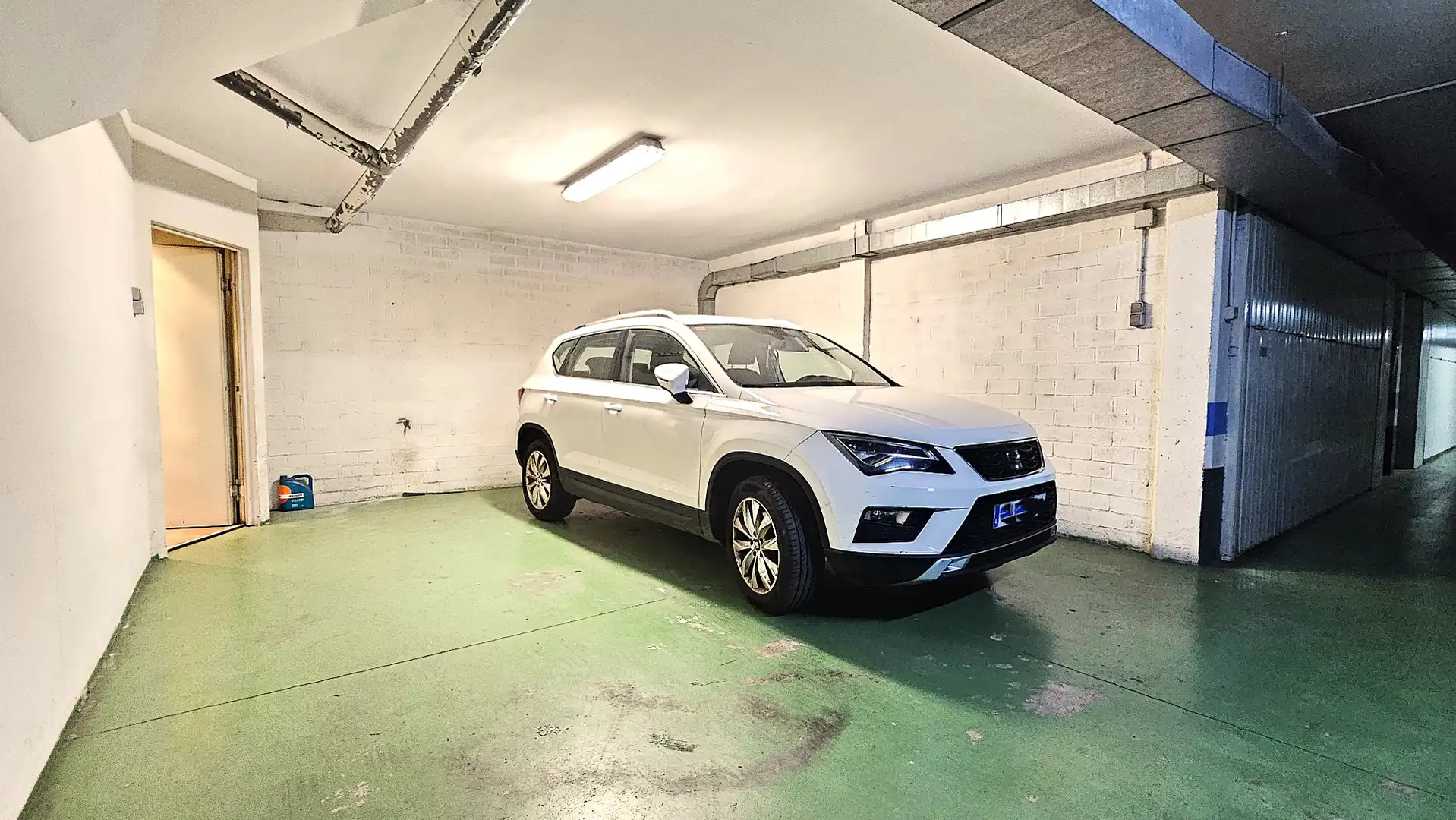 Parking de Casa adosada en venta en Zaragoza con Aire acondicionado, Calefacción y Jardín privado