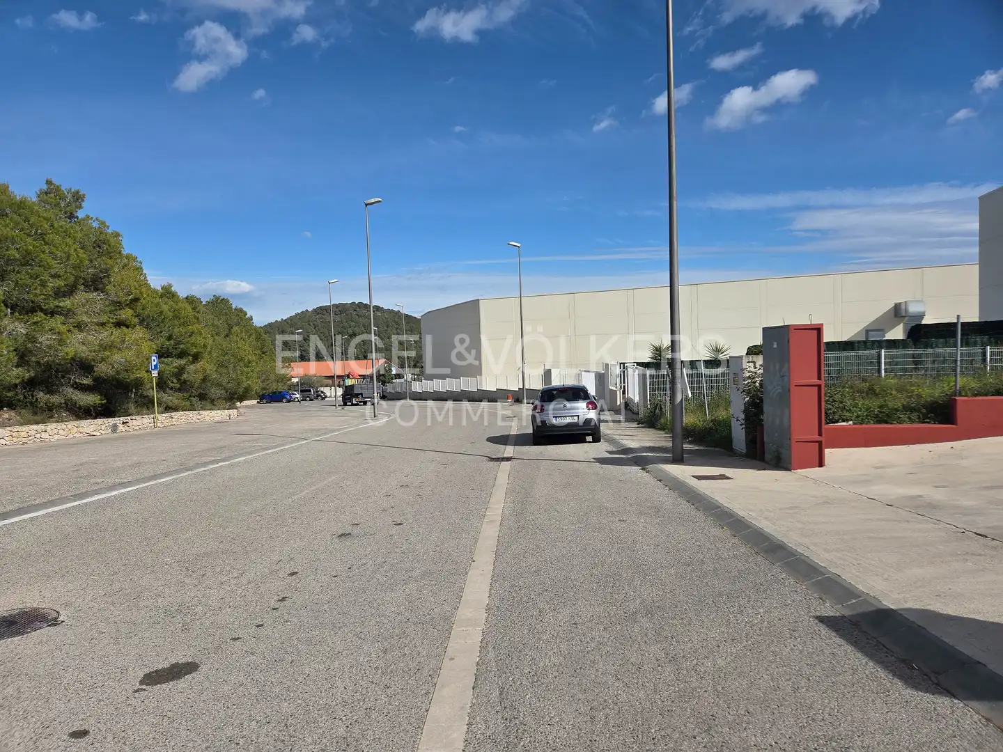 Vista exterior de Nave industrial de alquiler en Calafell