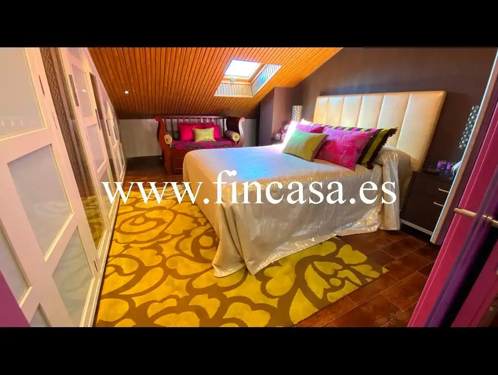 Habitación de Casa o chalet en venta en Vigo  con Calefacción, Jardín privado y Parquet