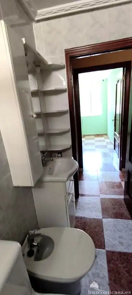 Badezimmer von Erdgeschoss zum Verkauf in Linares