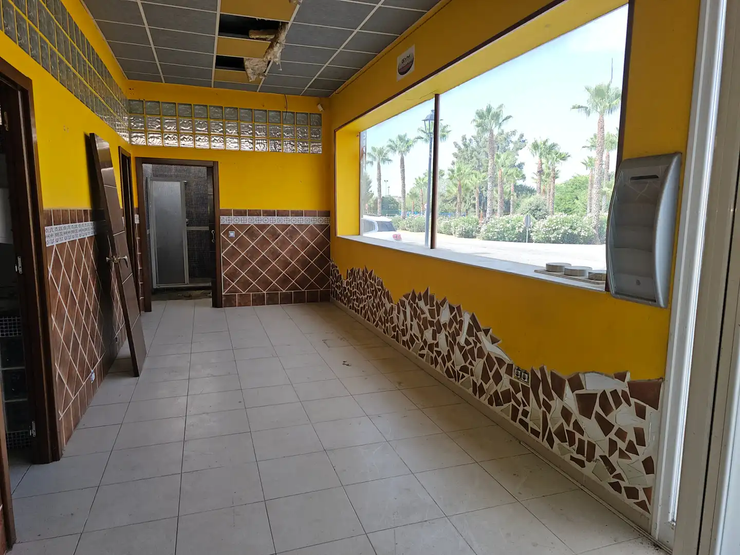 Local de alquiler en Calle Andrés Molina Moles, 26, La Algaba