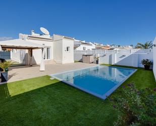 Swimming pool of House or chalet for sale in Torrevieja  with Air Conditioner, Heating and Private garden