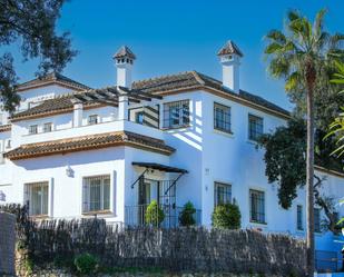 Vista exterior de Casa o xalet en venda en Sotogrande amb Aire condicionat, Calefacció i Jardí privat
