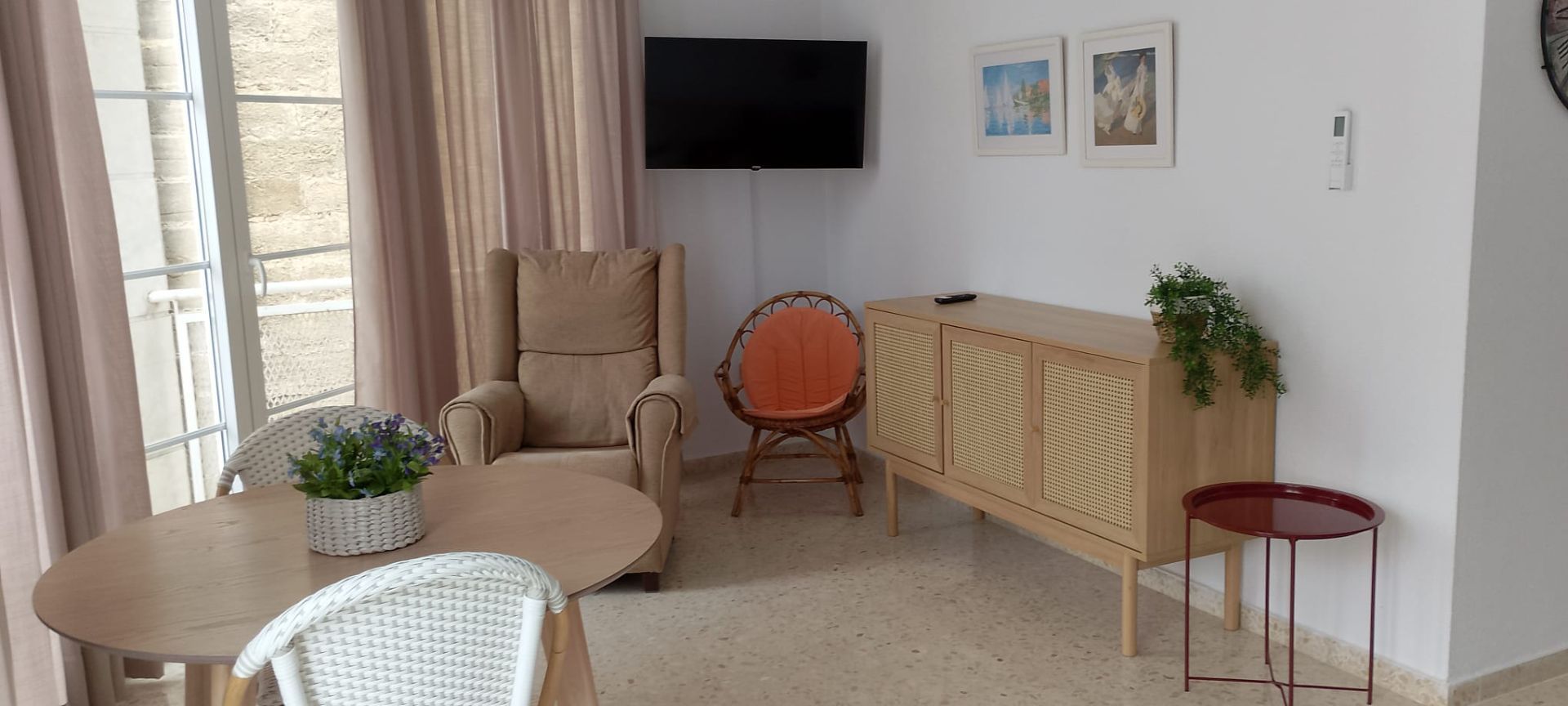 Sala d'estar de Pis de lloguer en Chiclana de la Frontera amb Aire condicionat i Moblat