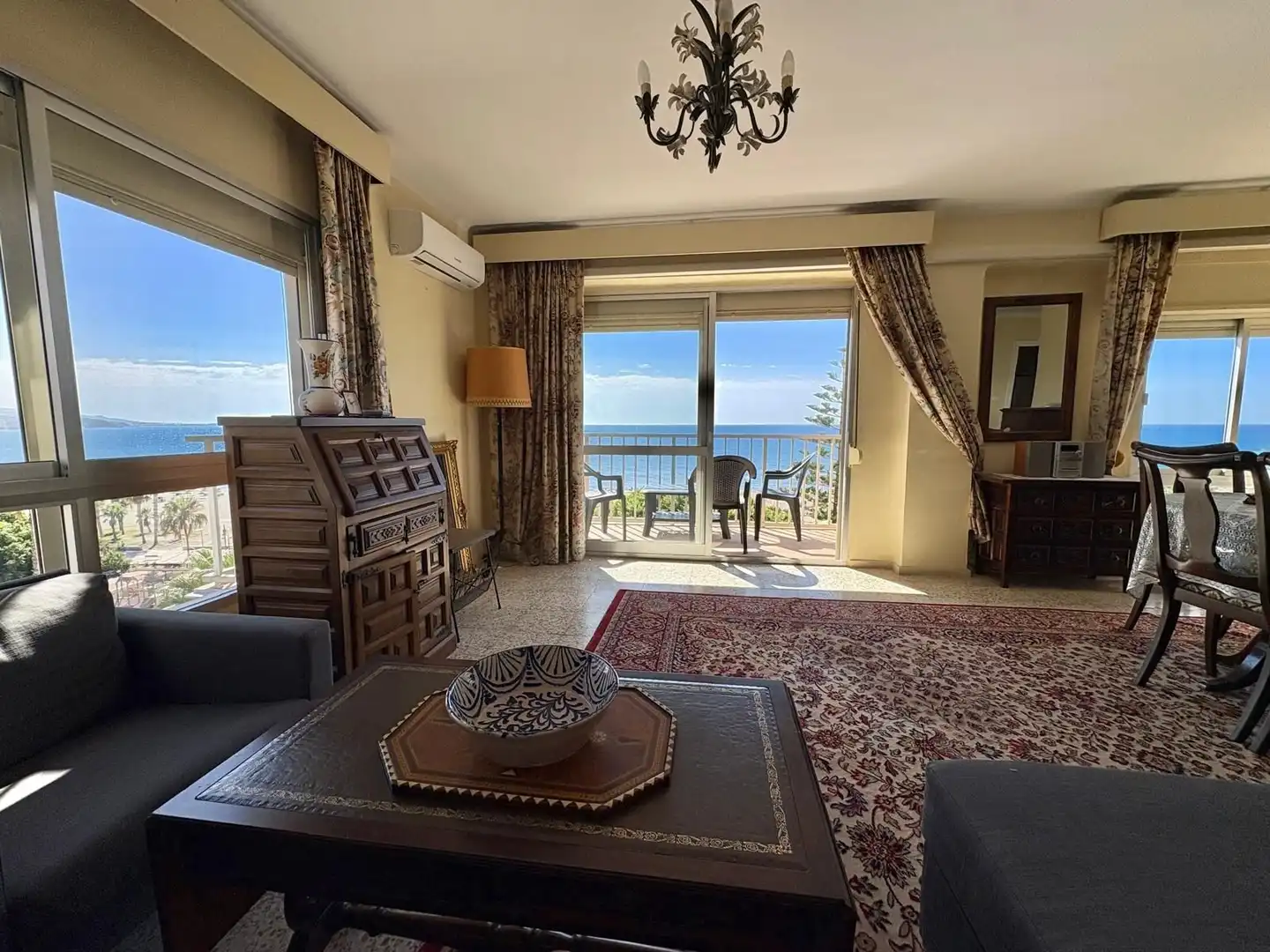 Sala d'estar de Pis de lloguer en Vélez-Málaga amb Aire condicionat, Terrassa i Traster
