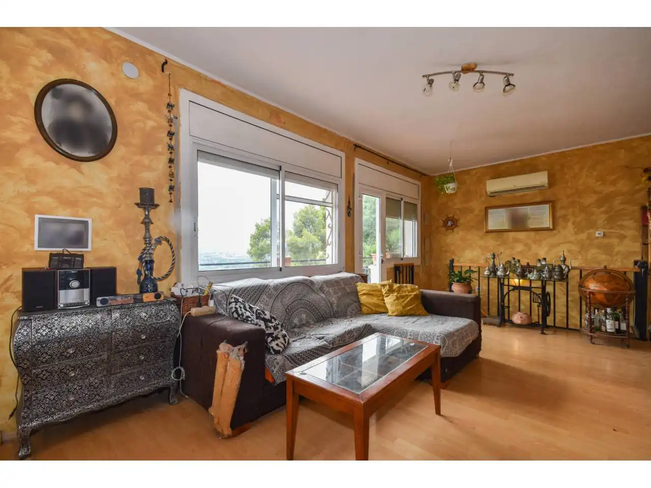 Sala de estar de Casa o chalet en venta en Abrera con Piscina