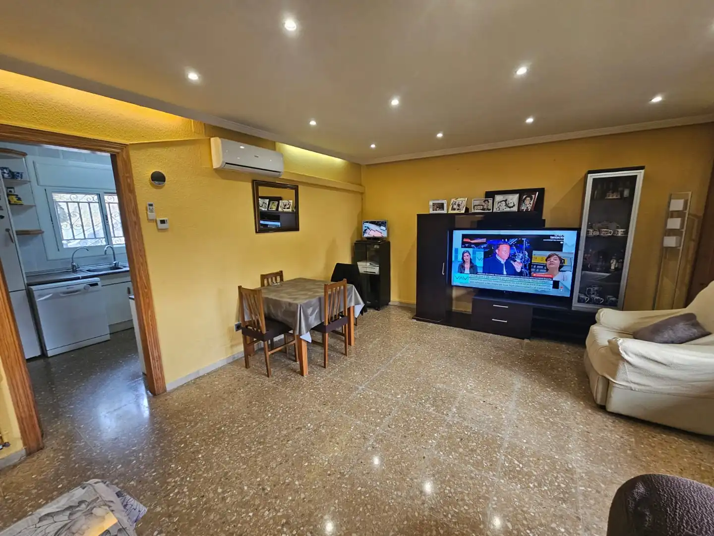 Sala d'estar de Casa o xalet en venda en Rubí amb Aire condicionat, Calefacció i Jardí privat