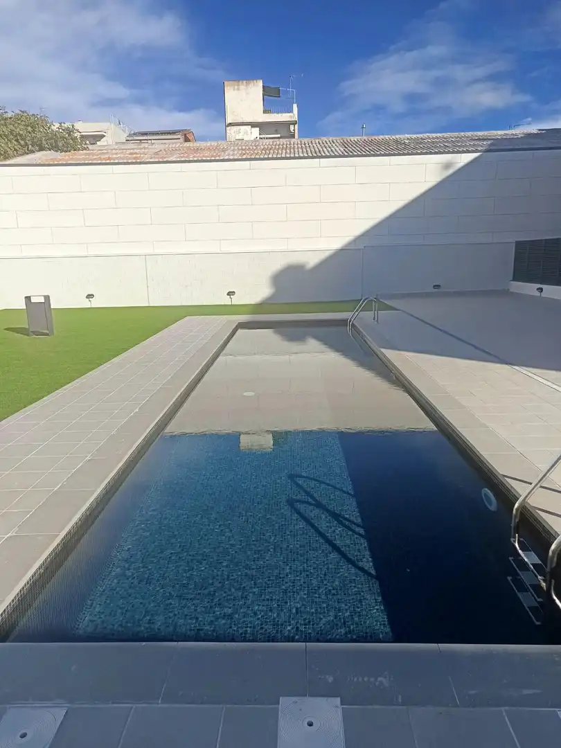 Piscina de Planta baixa en venda en Sabadell amb Calefacció, Terrassa i Piscina comunitària