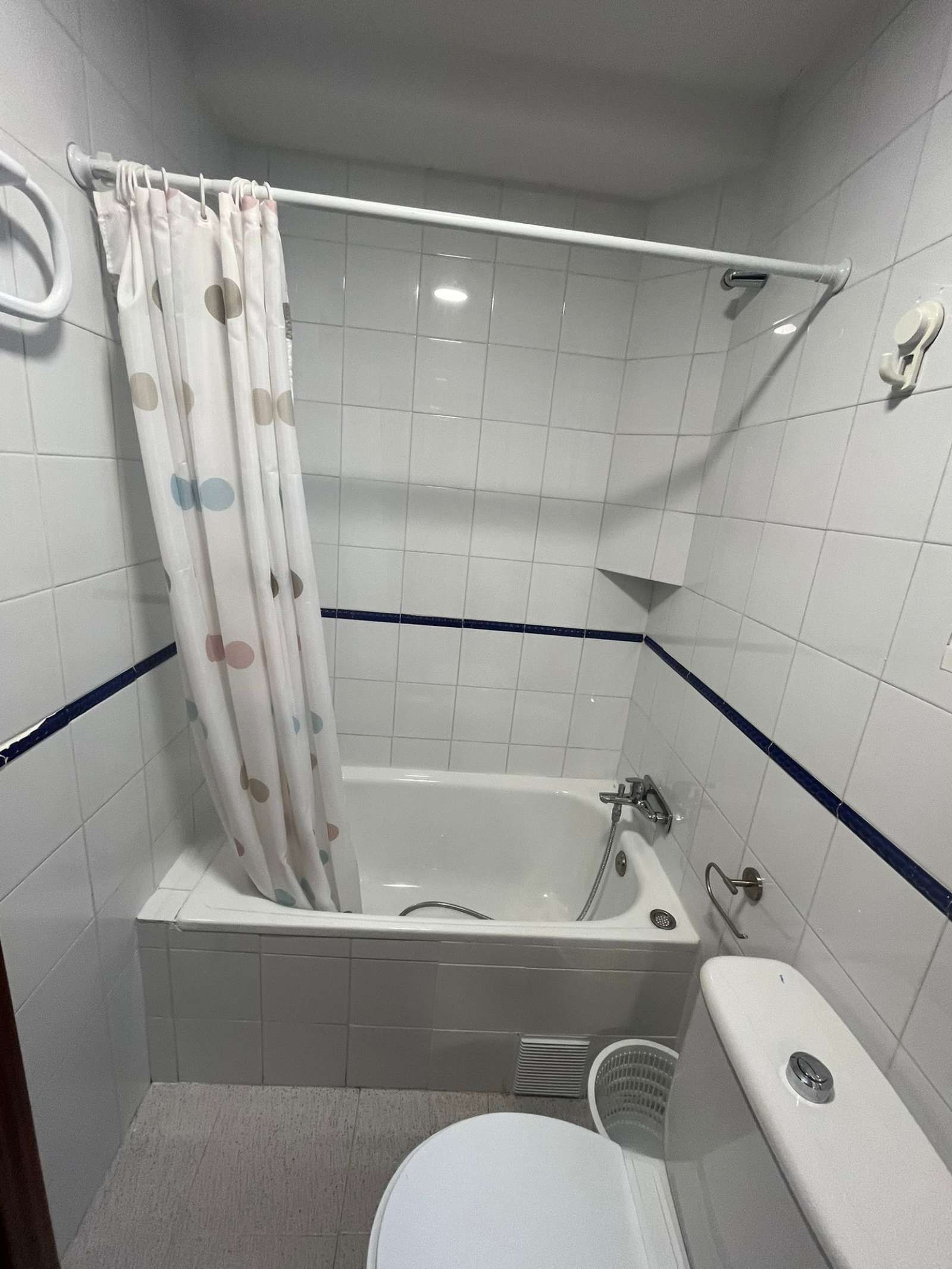 Bathroom of Study to share in  Granada Capital  with Air Conditioner and Terrace