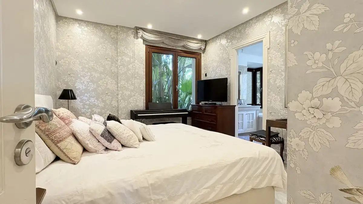 Bedroom of Flat for sale in Marbella  with Terrace, Storage room and Swimming Pool