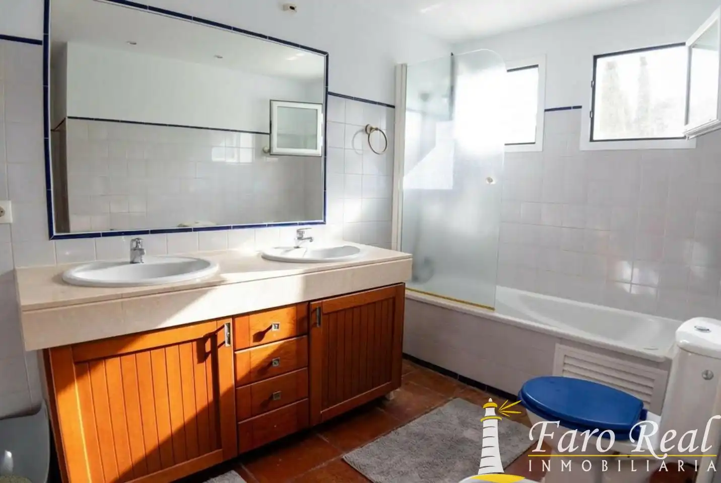 Bany de Casa o xalet en venda en Sanlúcar de Barrameda amb Aire condicionat, Jardí privat i Terrassa