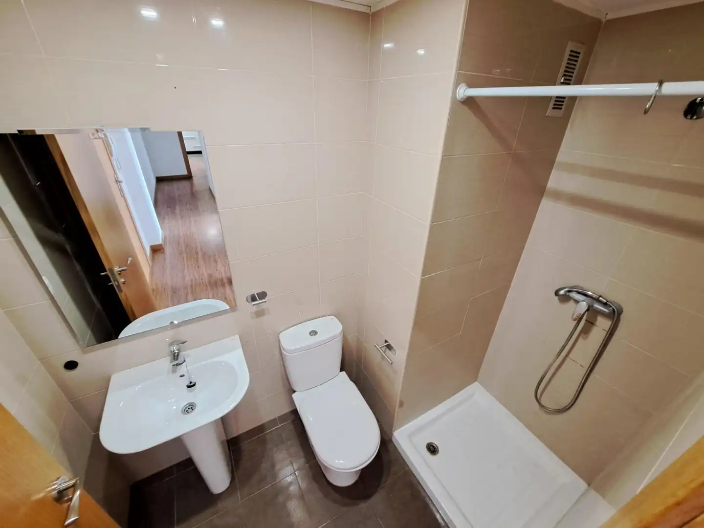 Baño de Piso en venta en Alzira con Aire acondicionado, Parquet y Terraza