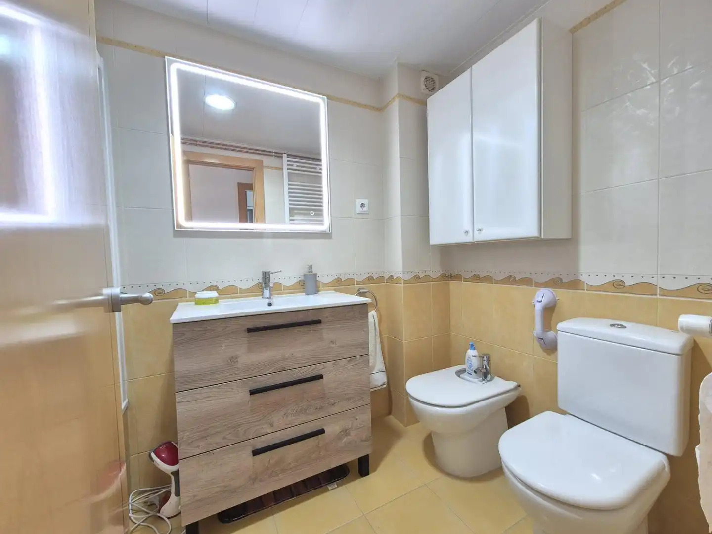 Badezimmer von Erdgeschoss zum Verkauf in El Vendrell mit Klimaanlage, Heizung und Terrasse