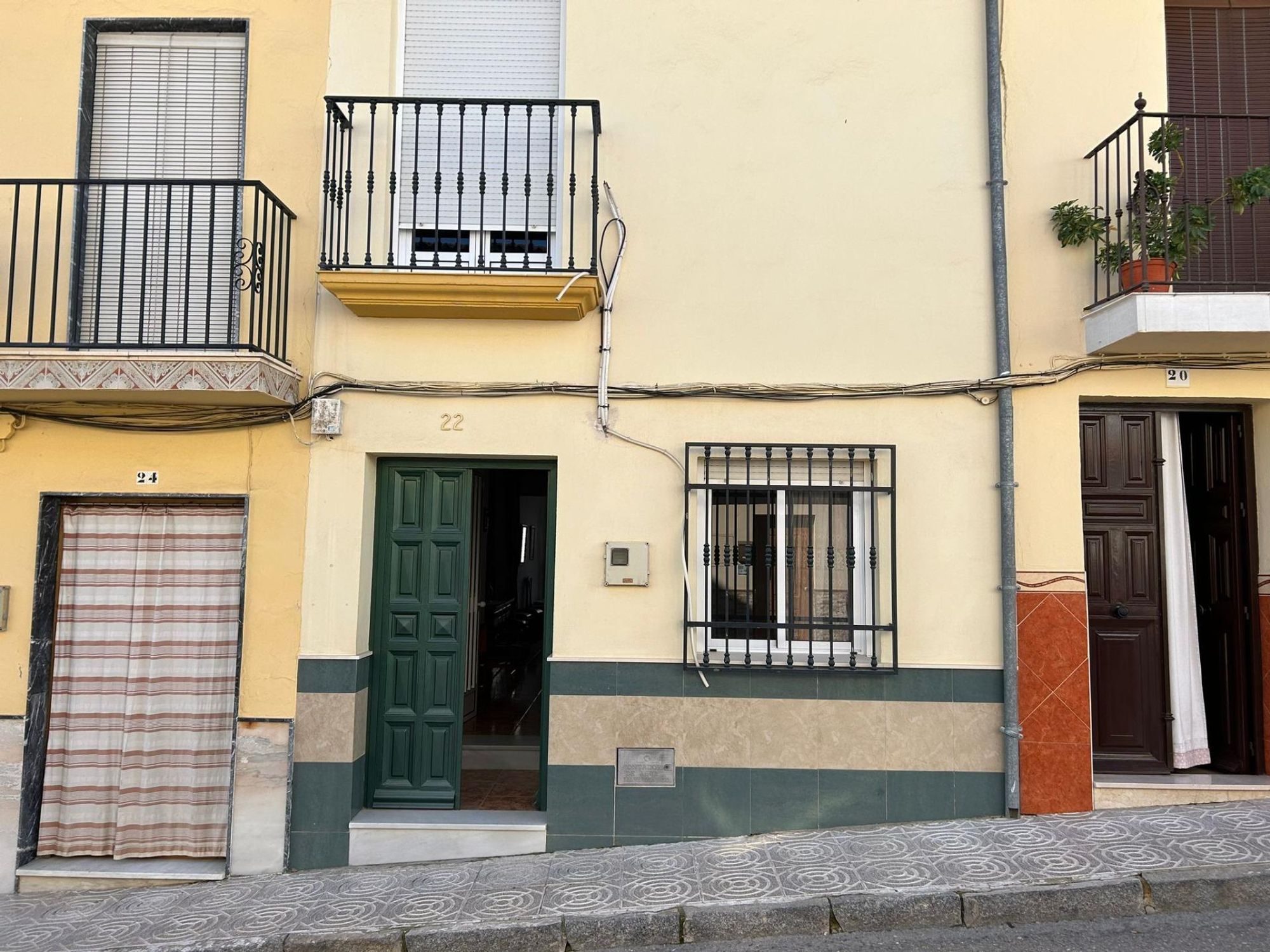 Vista exterior de Casa adosada en venda en Moriles amb Terrassa i Balcó