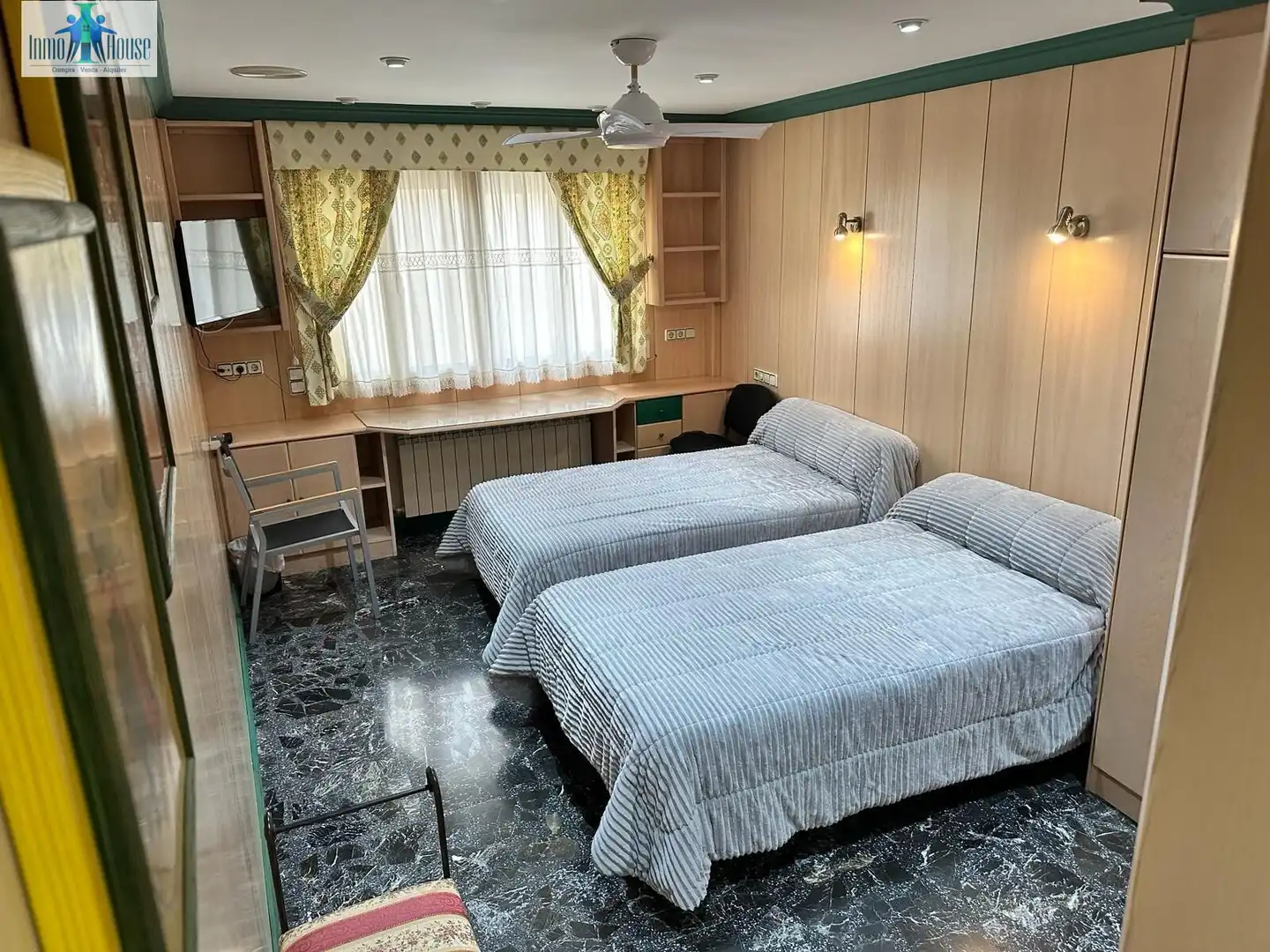 Bedroom of Attic for sale in Almansa  with Air Conditioner, Private garden and Terrace
