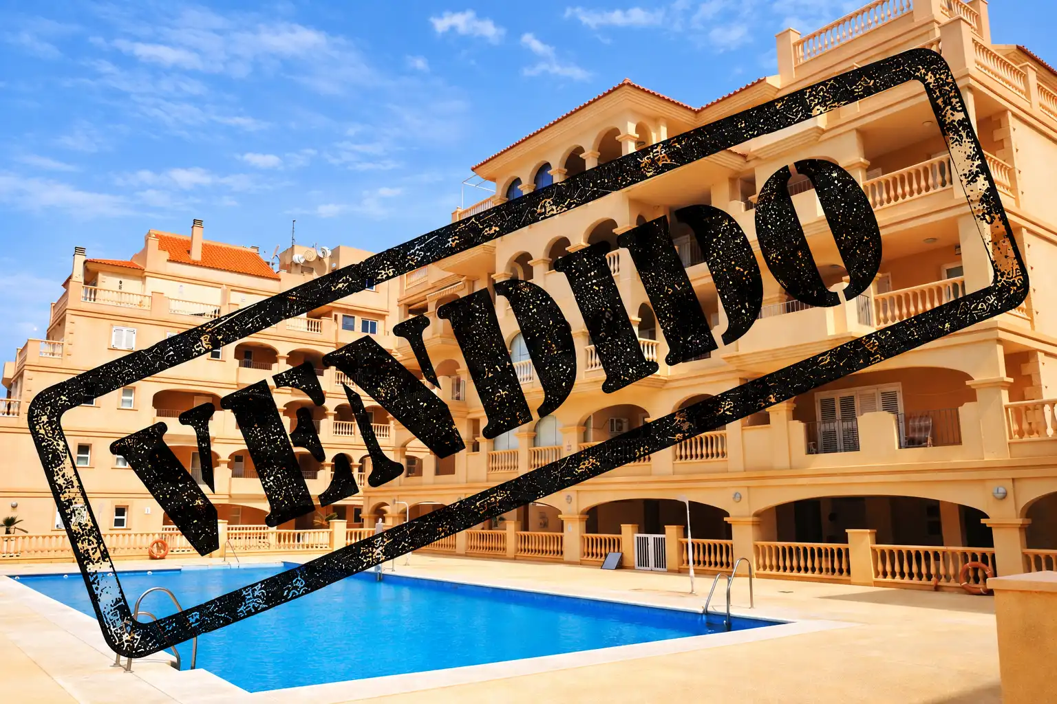 Apartment with pool for sale in Calle Arquitecto Julián Laguna 67