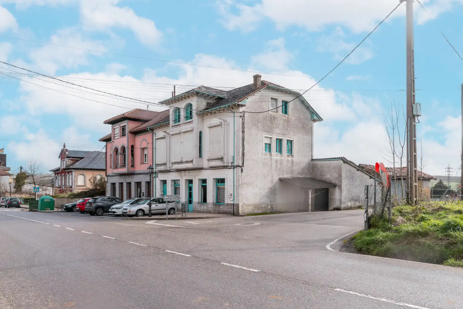 Vista exterior de Casa adosada en venta en Salas con Parquet, Terraza y Trastero